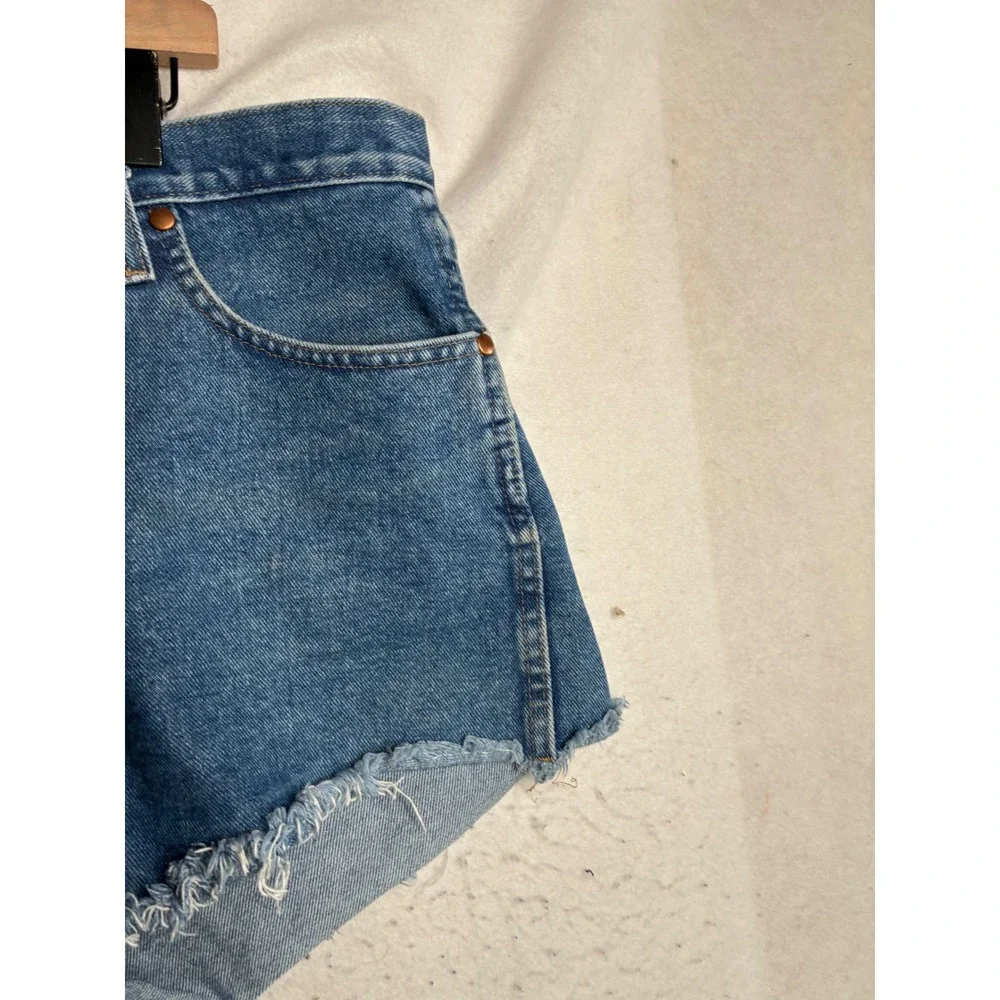 Wrangler 13MWZ Cowboy Cut Denim Shorts Medium Wash Raw Hem Blue Mens 30